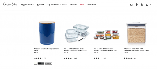 食品容器的页面的讲桌上。