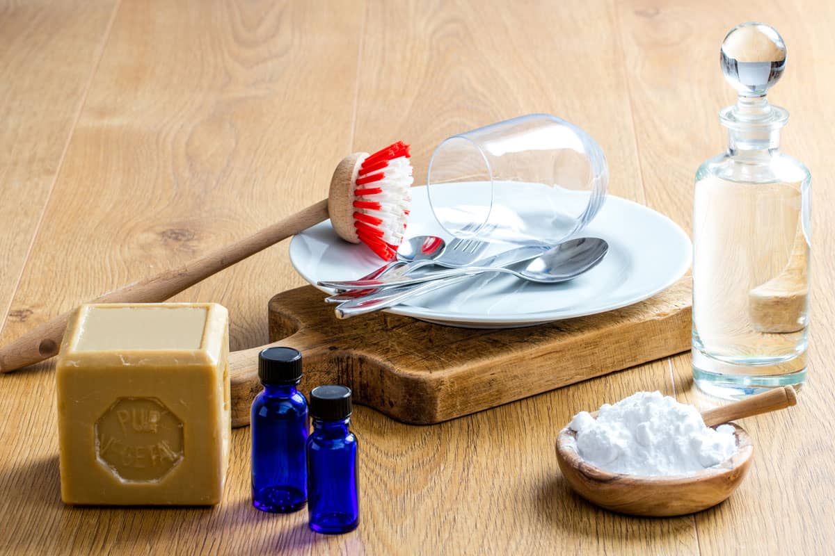醋清洁用具和小苏打