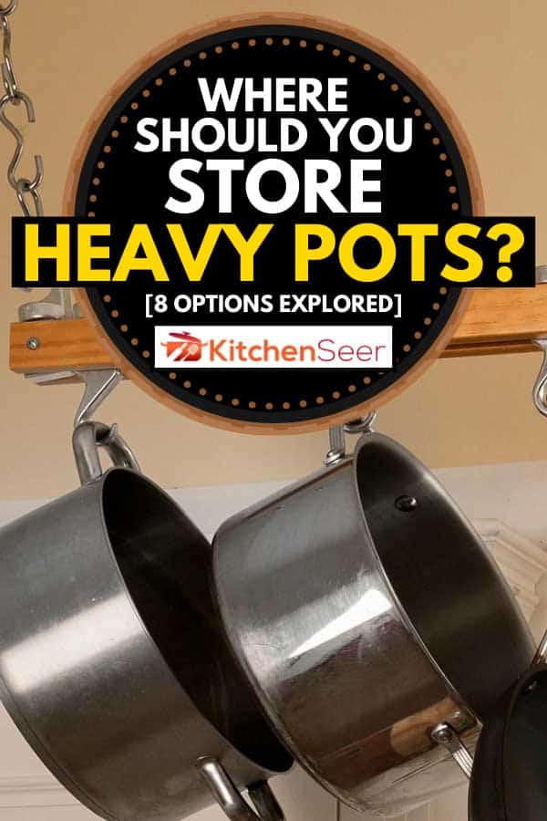 现代厨房挂锅和雷电竞官网网址平底锅的架子，你应该在哪里存储沉重的锅?[8个选项探讨]