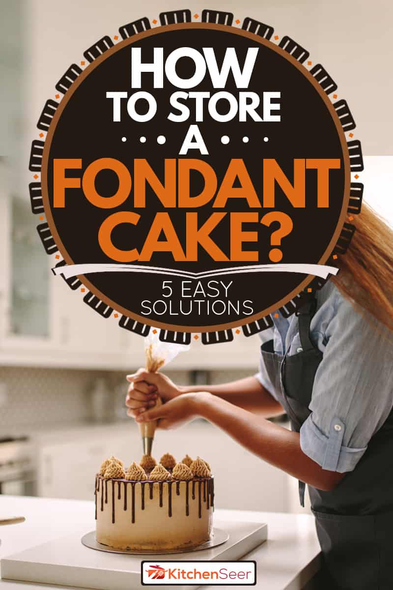 女人做方旦糖蛋糕和穿上使用管道包结霜,如何存储方旦糖蛋糕吗?(5个简单的解决办法)