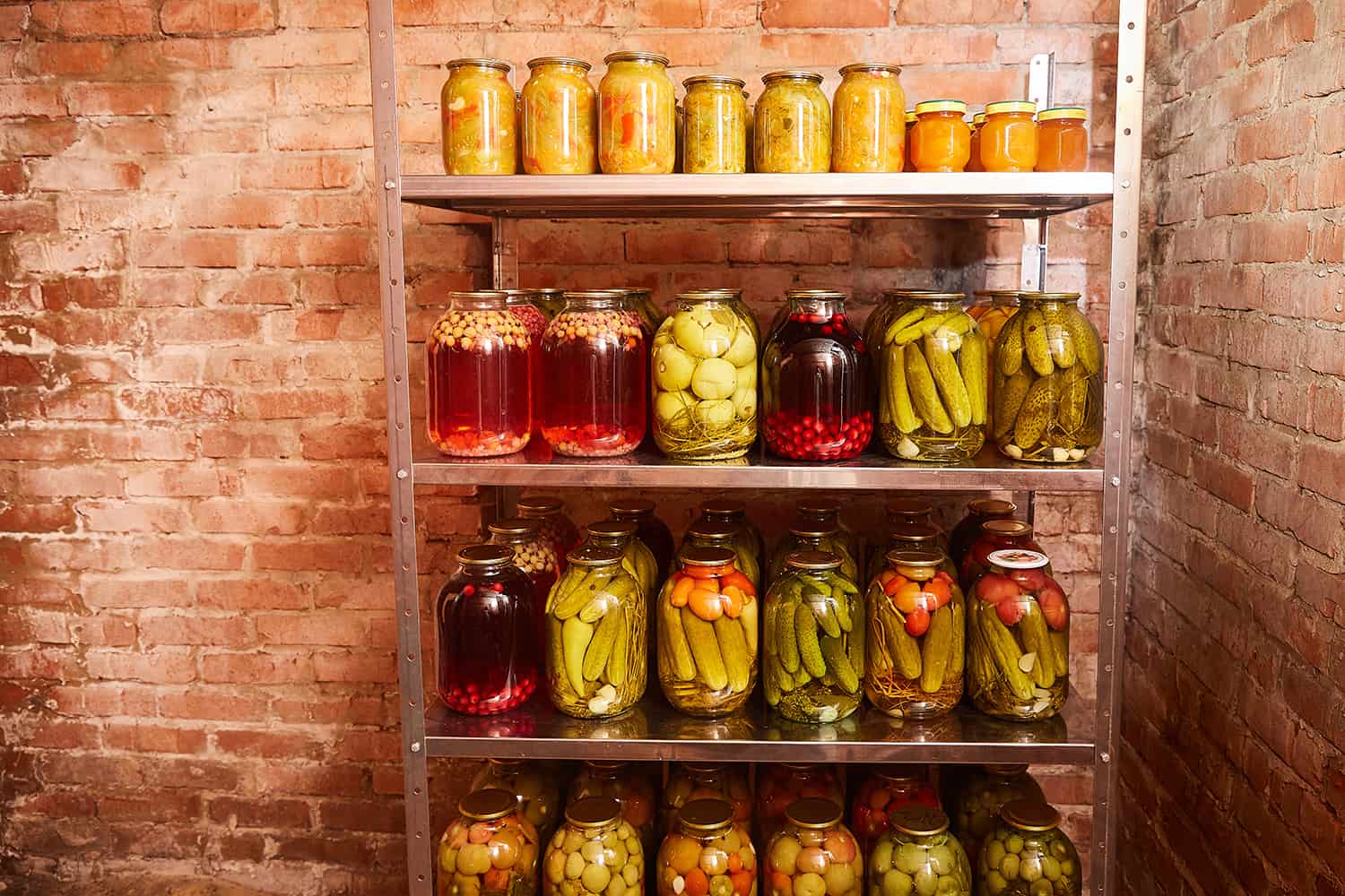 储存过冬的蔬菜和水果