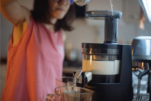 阅读更多关于这篇文章你能磨和刮冰的食物处理器呢?