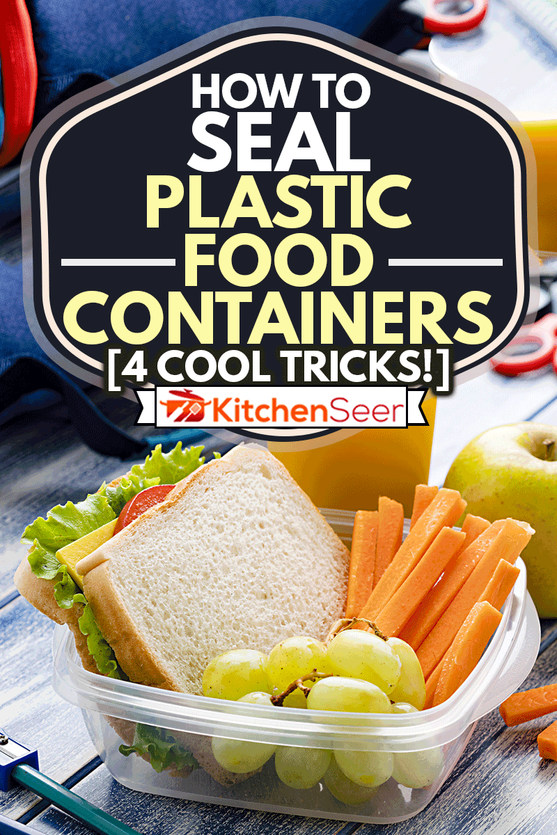 儿童健康食品概念:均衡的学校午餐盒在蓝色桌子上拍摄。学习用品在饭盒周围，如何密封塑料食物容器[4个很酷的技巧!］