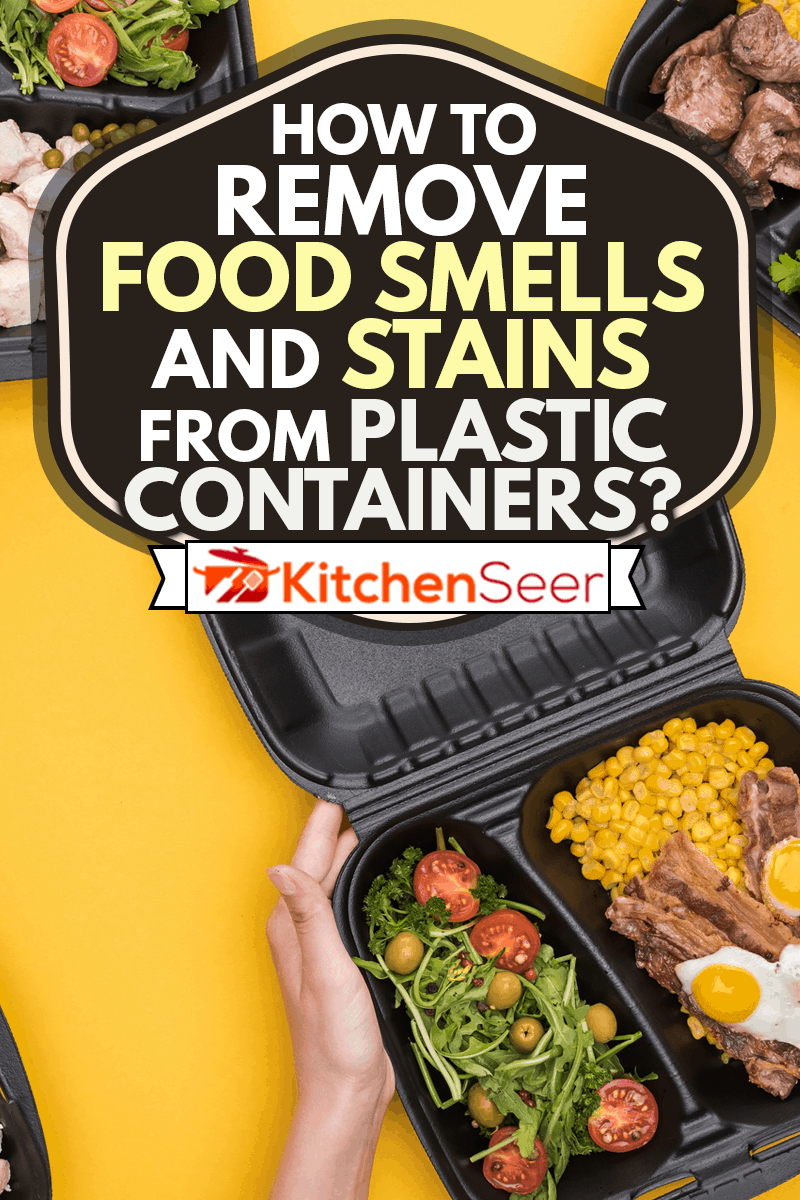 裁剪的观点妇女拿着塑料食品容器玉米，肉，煎蛋和沙拉隔离在黄色的股票，如何从塑料容器中去除食物的气味和污渍?