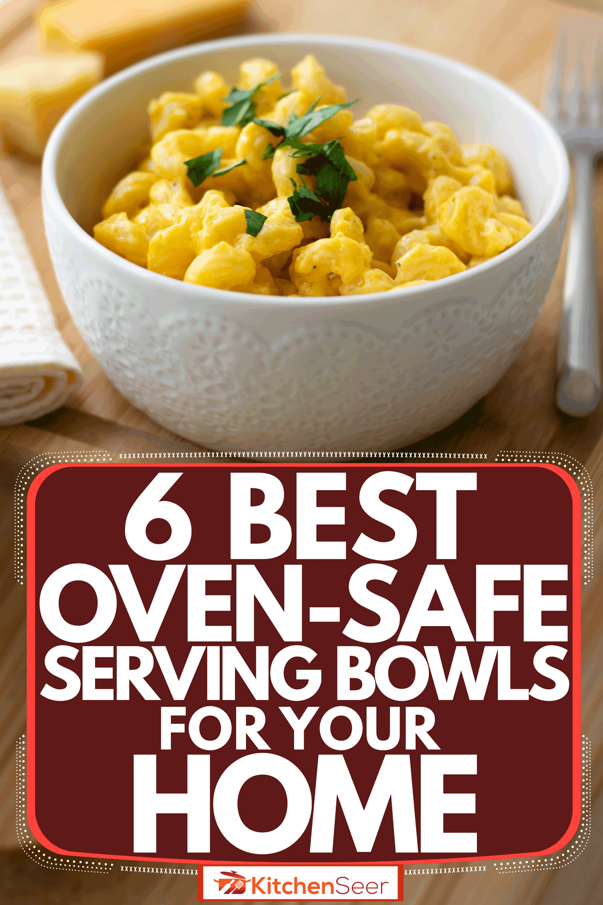 通心粉和奶酪美式舒适的食物放在砧板上，6个最好的烤箱安全服务碗为您的家