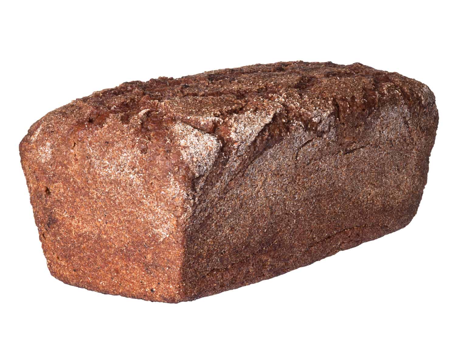 白色背景上的黑麦面包