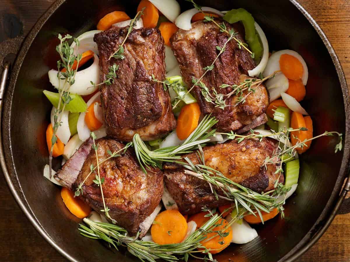 准备红酒烩牛肉炖排骨