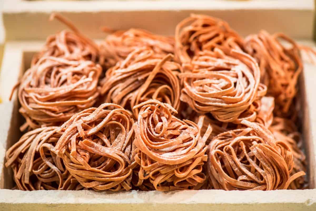 从冰箱里解冻的美味冻扁面条