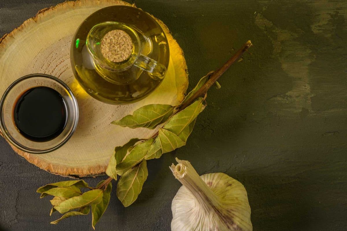 芦笋与鸡蛋煮熟