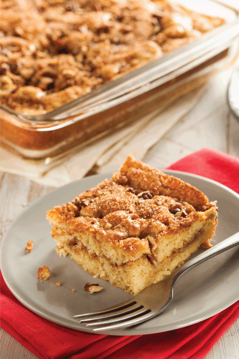 自制咖啡蛋糕加肉桂和坚果