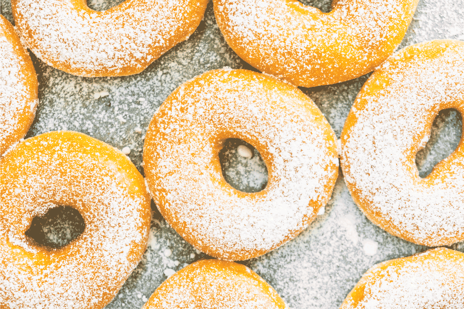 甜的甜点有许多蛋糕甜甜圈