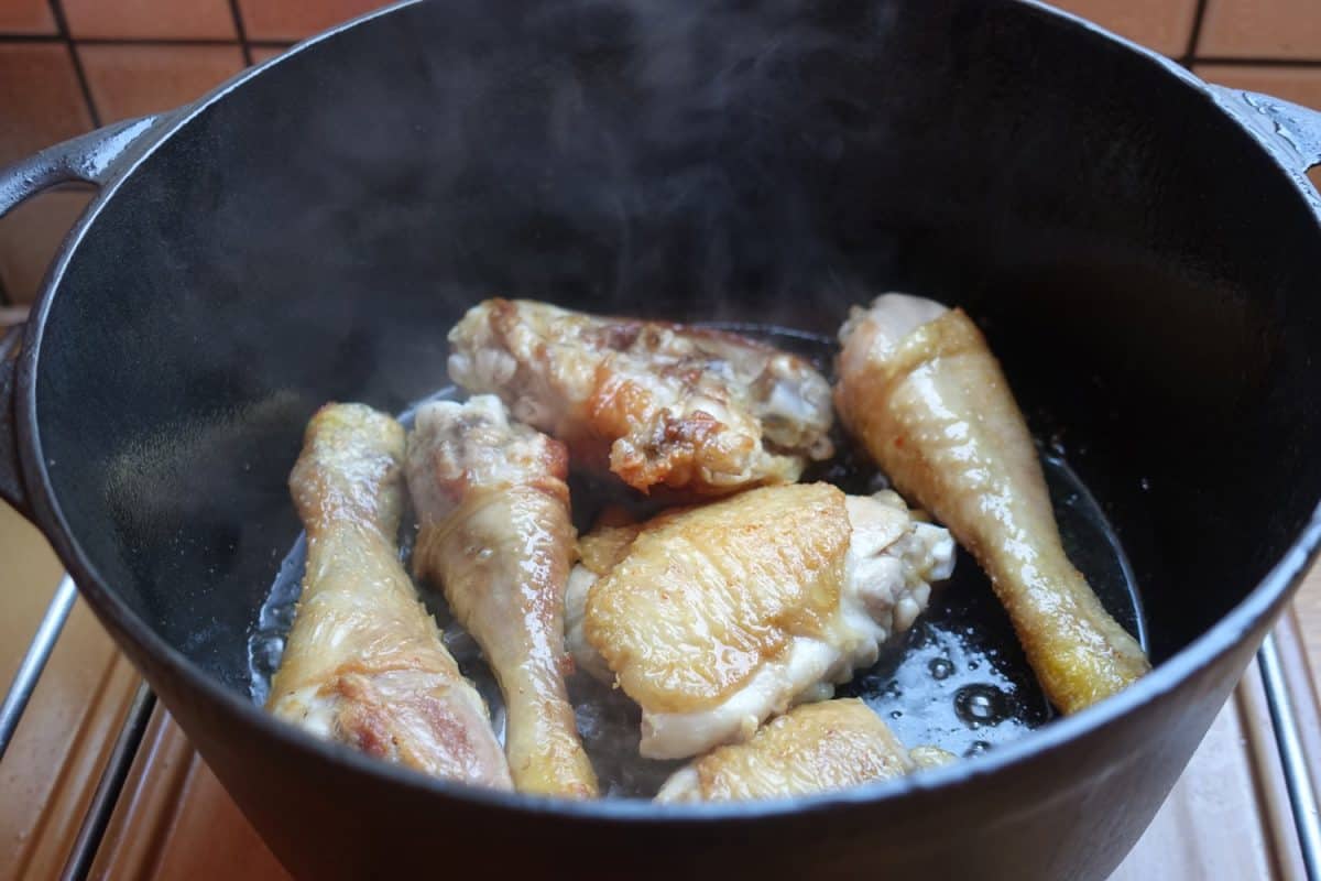 鸡大腿是铸铁砂锅煮熟”width=