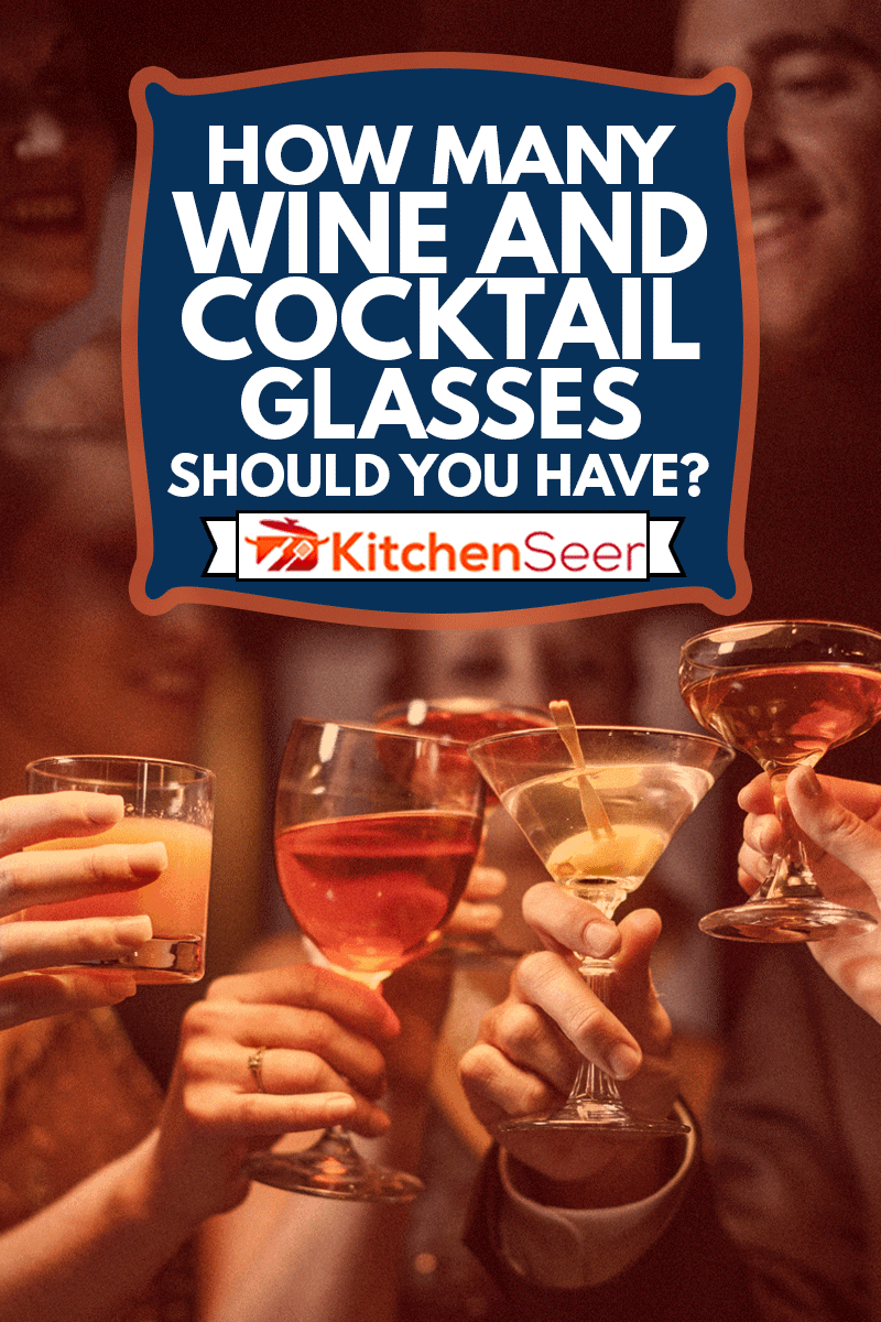 一个男人和四个女人喝着一杯葡萄酒和鸡尾酒庆祝他们的成功。你应该有多少杯葡萄酒和鸡尾酒?