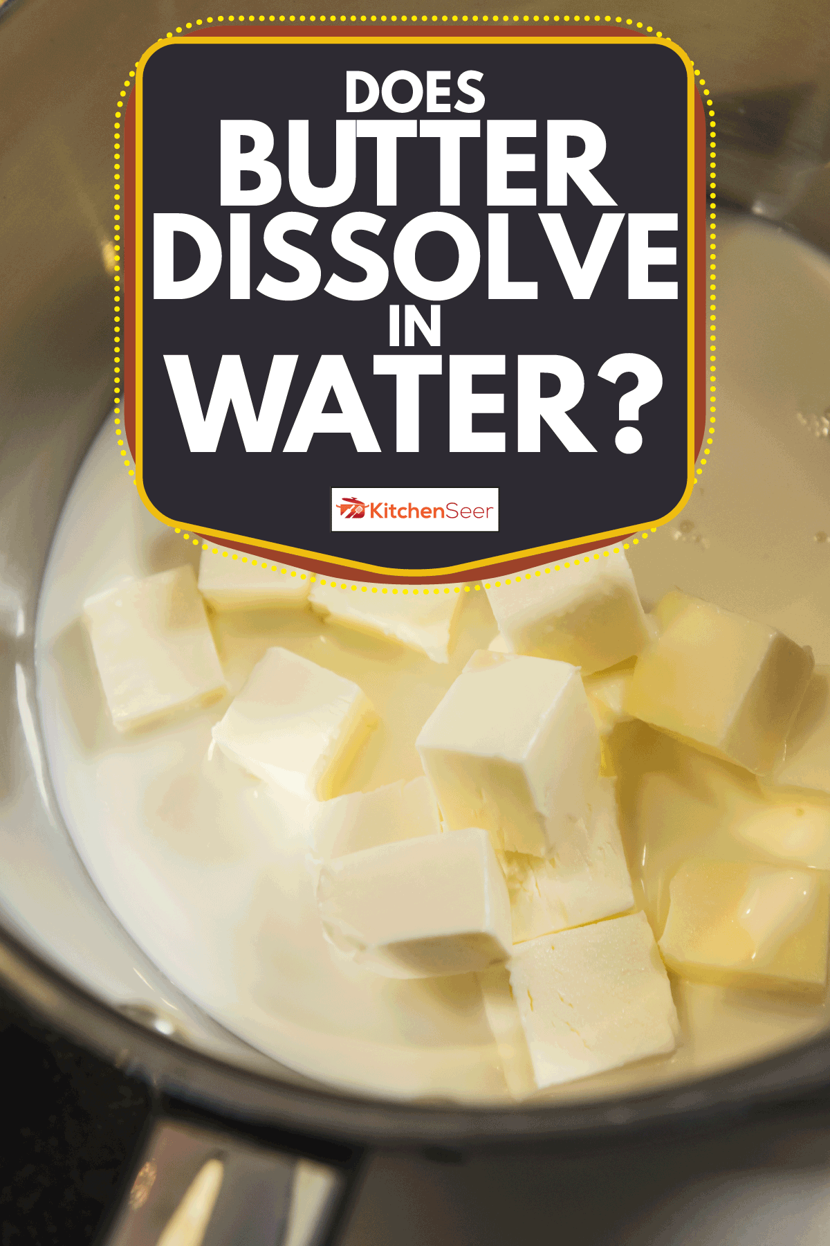 鲜黄油融化在一个金属锅在厨房的桌子上。雷电竞官网网址牛油溶于水吗