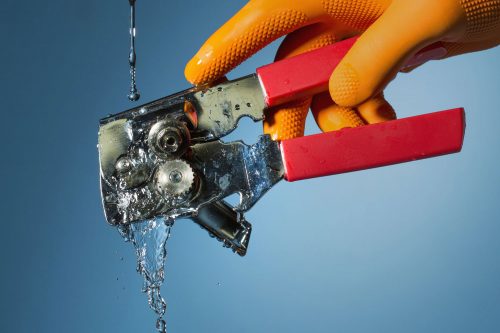 阅读更多关于这篇文章如何清洁一个开罐器