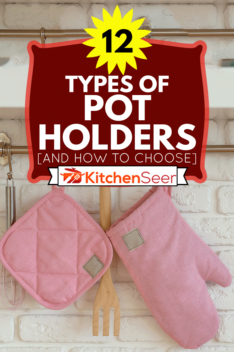 雷电竞官网网址厨房手套，锅托，烤箱保护器挂在白色砖墙上，12种锅托[以及如何选择]