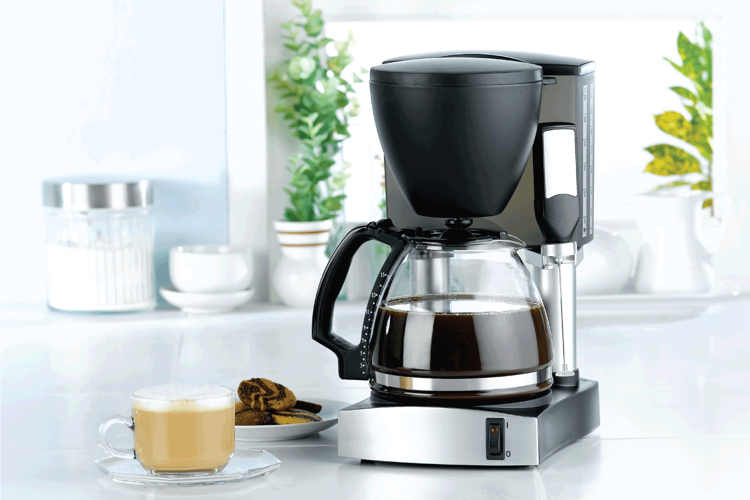 咖啡搅拌器和锅炉机很好的让厨房里热饮料雷电竞官网网址