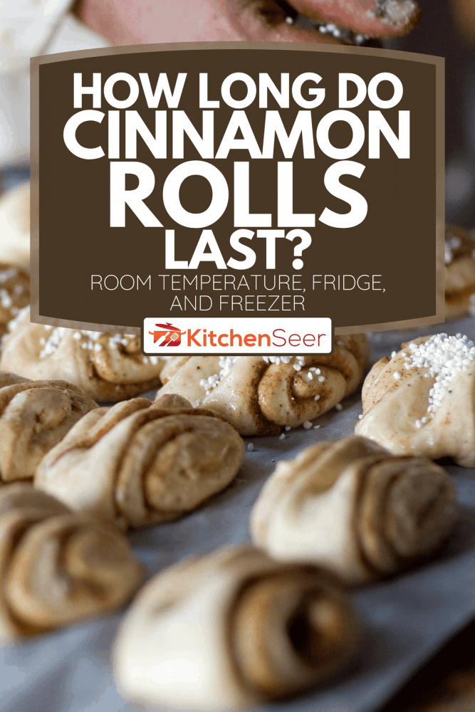 面包店里一盘半烤的肉桂卷，肉桂卷能保存多久?[室温，冰箱和冰柜]