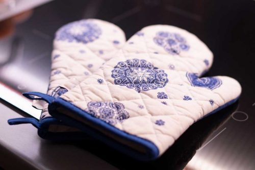 阅读更多关于这篇文章我可以用一条毛巾代替烤箱手套吗?