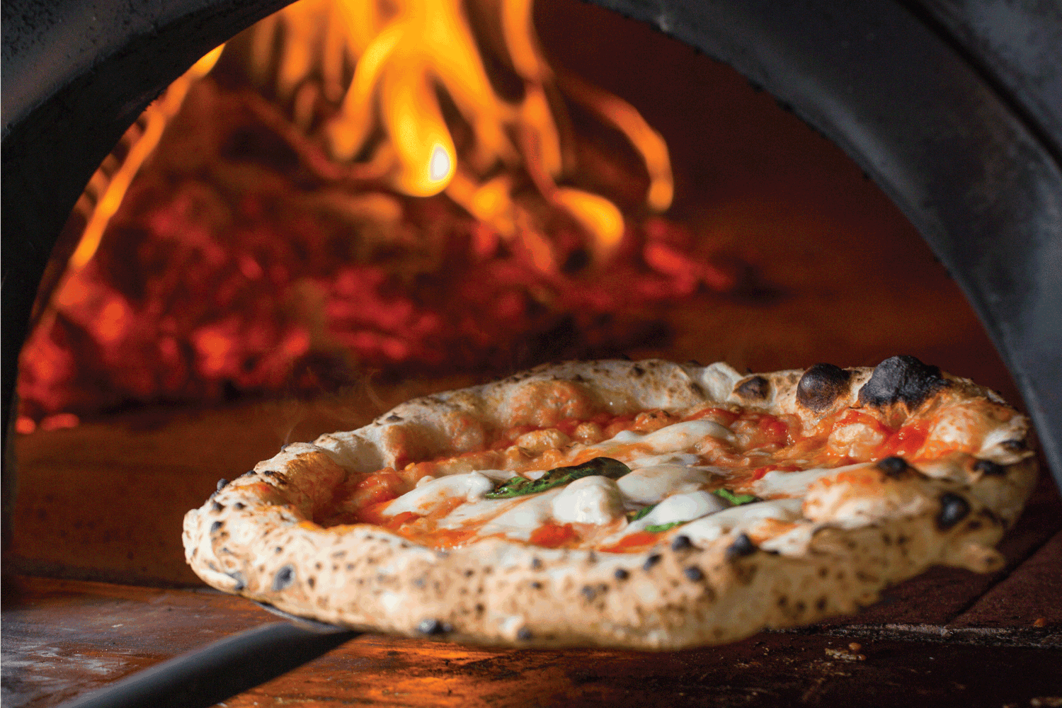 烤美味margerita比萨烤箱附近