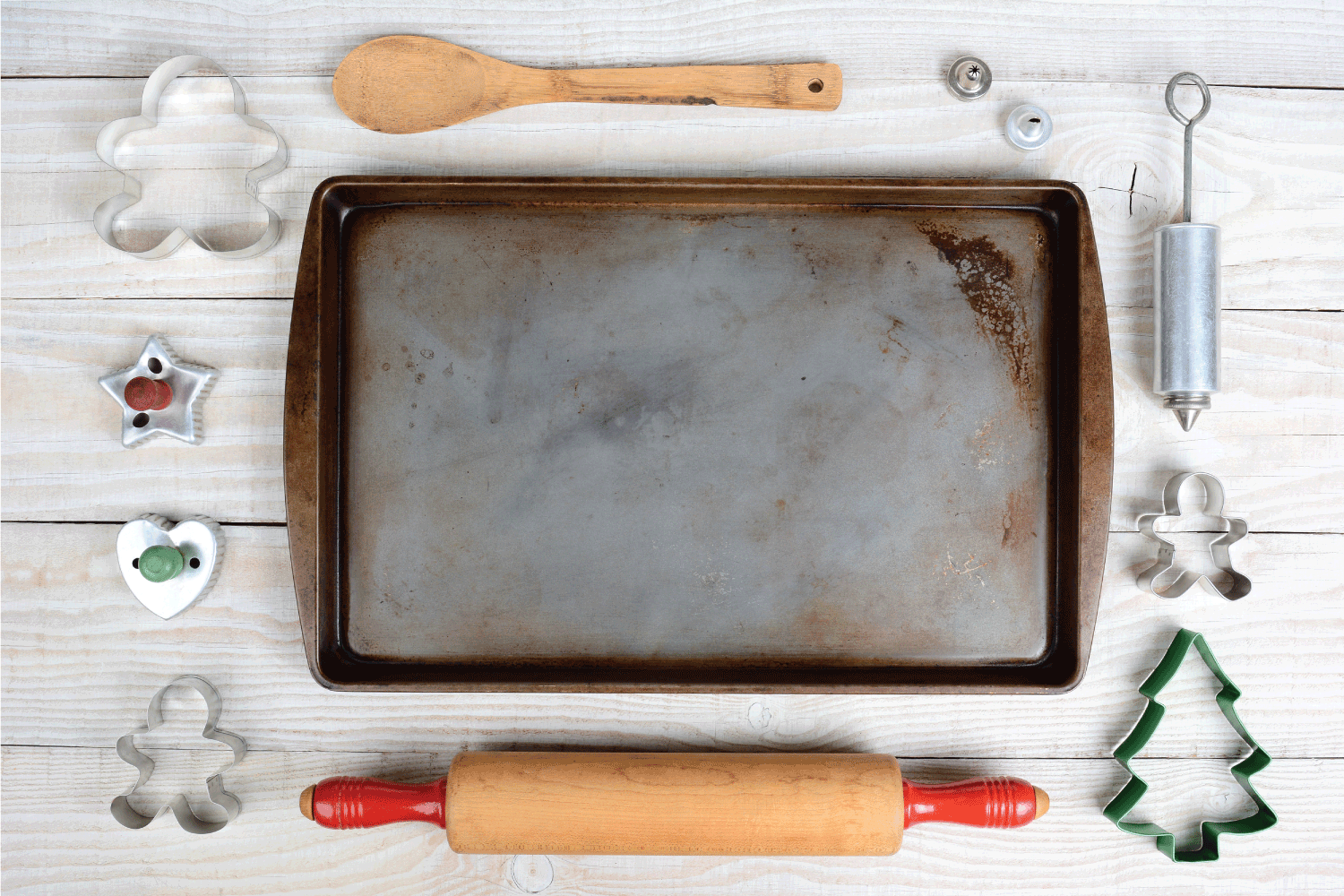 鸟瞰烘焙材料，染色的饼干板