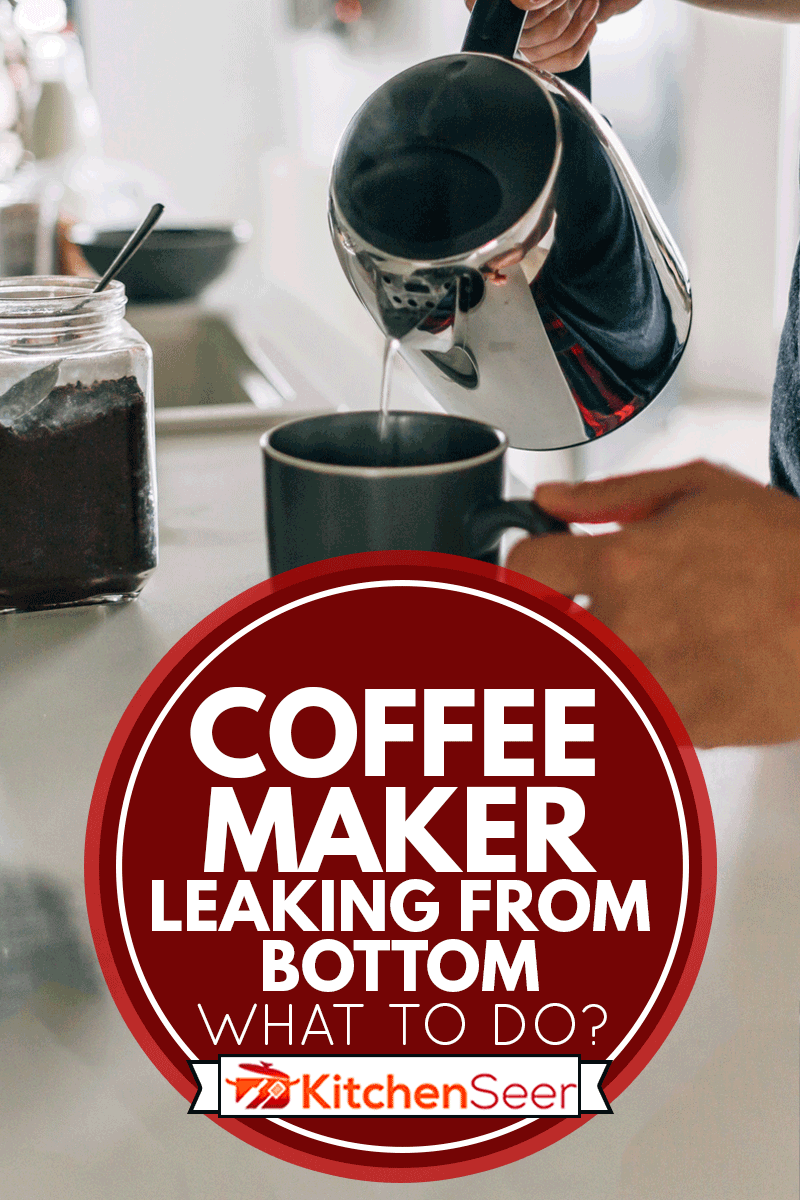 年轻男子在他公寓的厨房里准备早上的第一杯咖啡，咖啡机从底部漏了——该怎么办?雷电竞官网网址