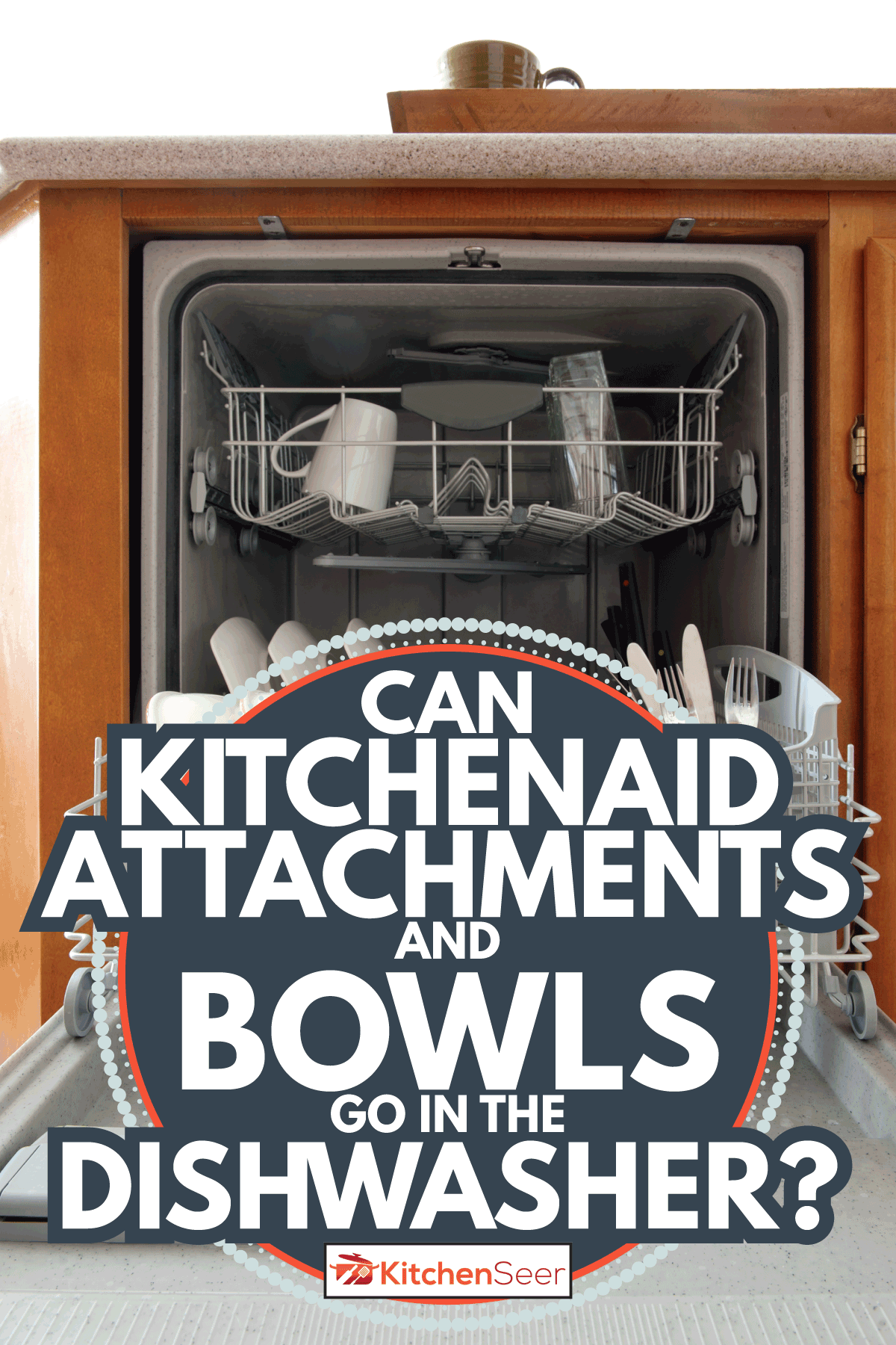 洗碗机清洗盘子里面,厨房助手附件和碗可以在洗碗机雷电竞官网网址