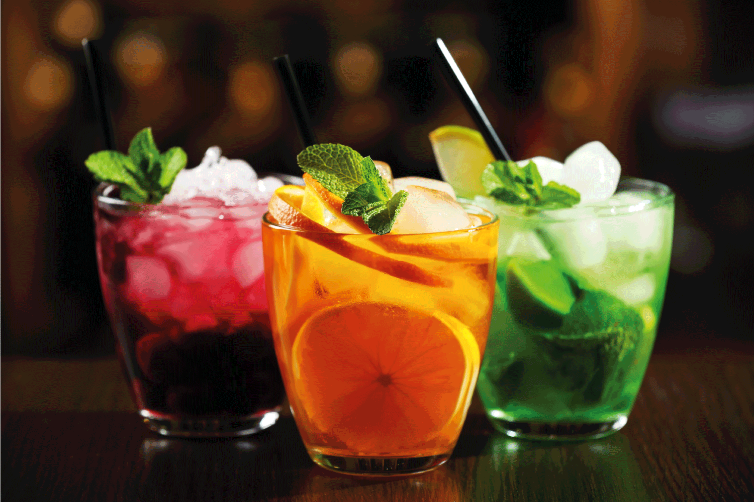 杯鸡尾酒酒吧背景