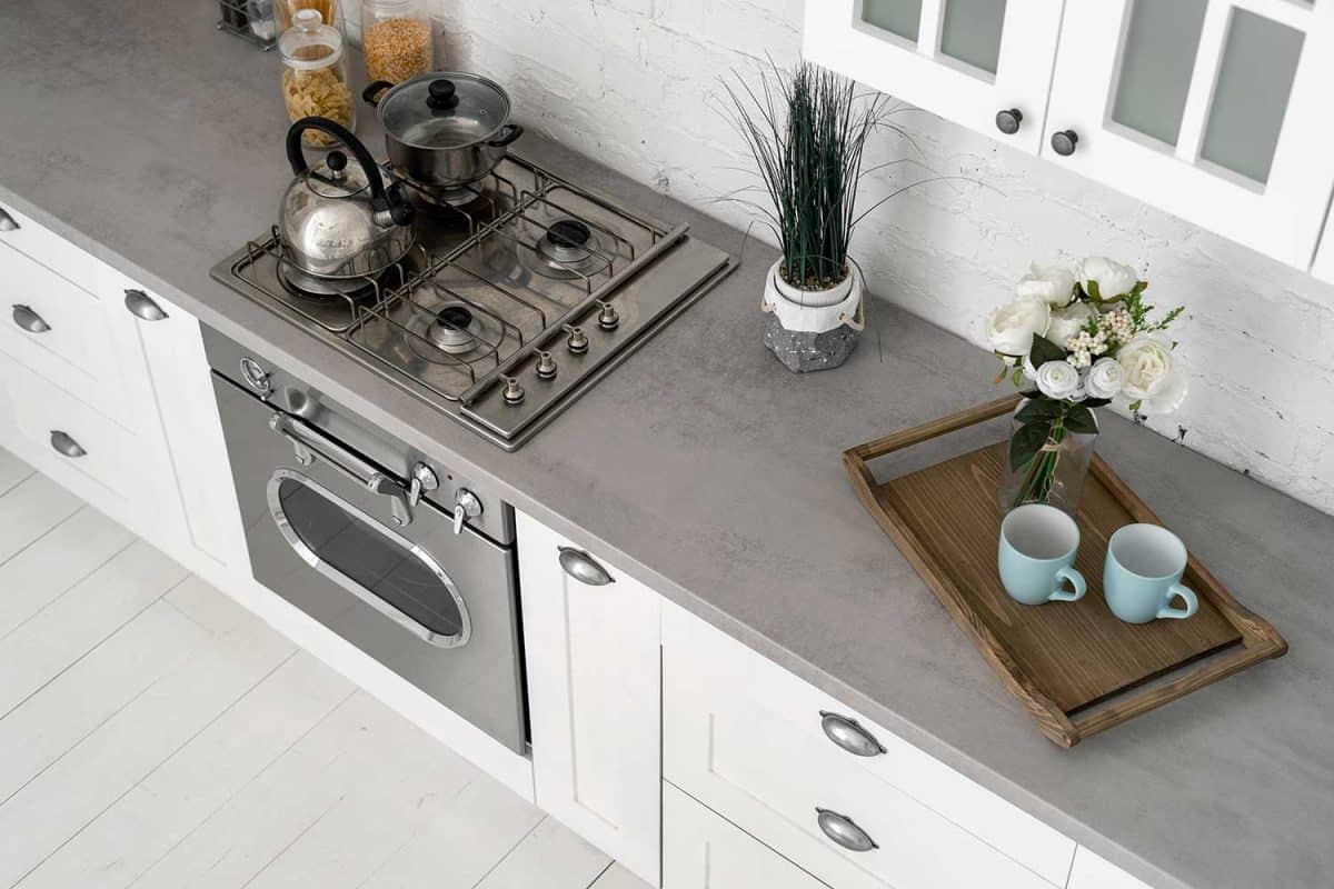 高角度的照片在家里厨房用白色现代室内雷电竞官网网址