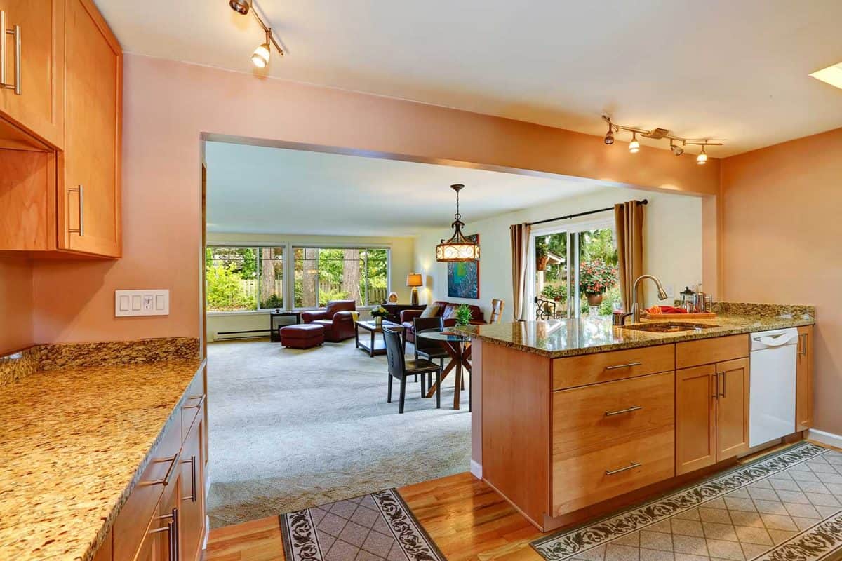 房子内部开放厨房区域的平面图雷电竞官网网址