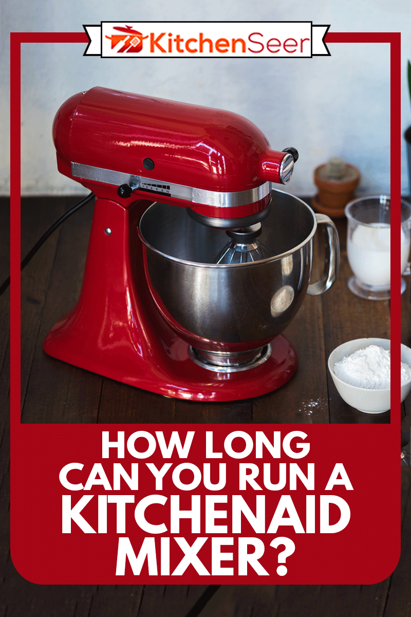 封闭的站立式厨房辅助搅拌机在木桌雷电竞官网网址上的成分，多久你可以运行一个厨房辅助搅拌机?