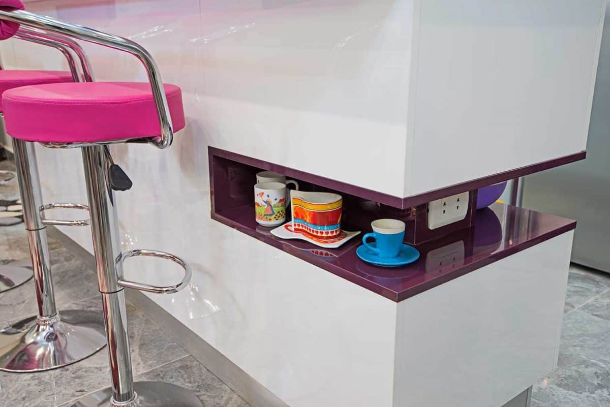 豪华公寓中的现雷电竞官网网址代厨房柜台岛