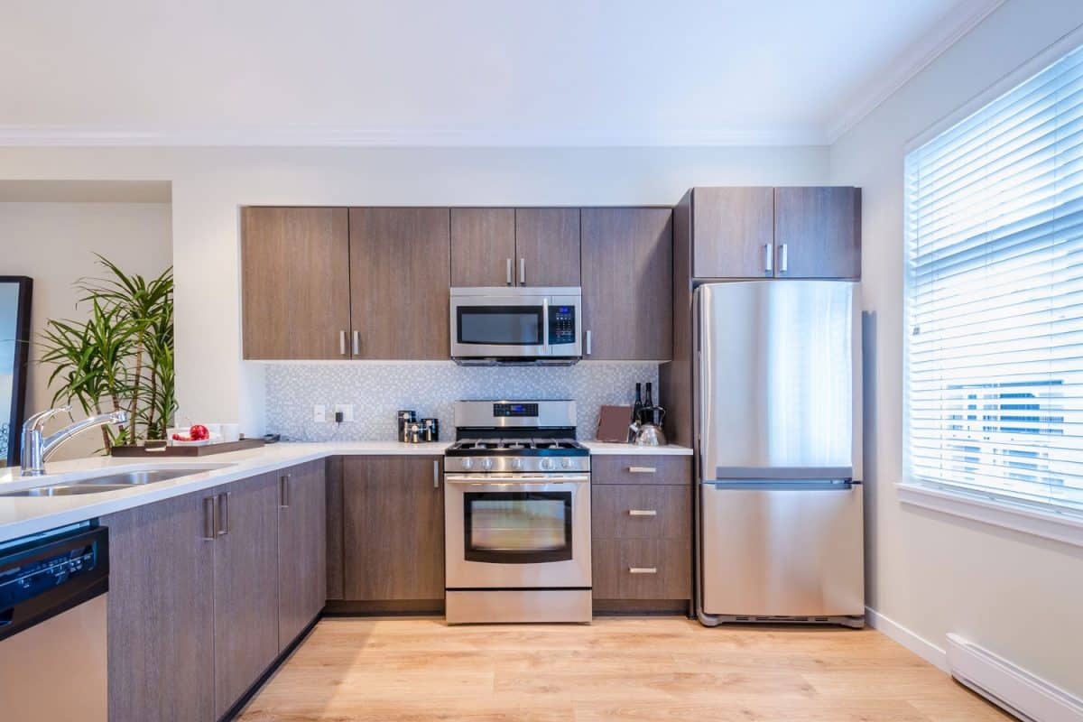 厨房地板上灌浆雷电竞官网网址应该密封吗?现代厨房,豪华的房雷电竞官网网址子