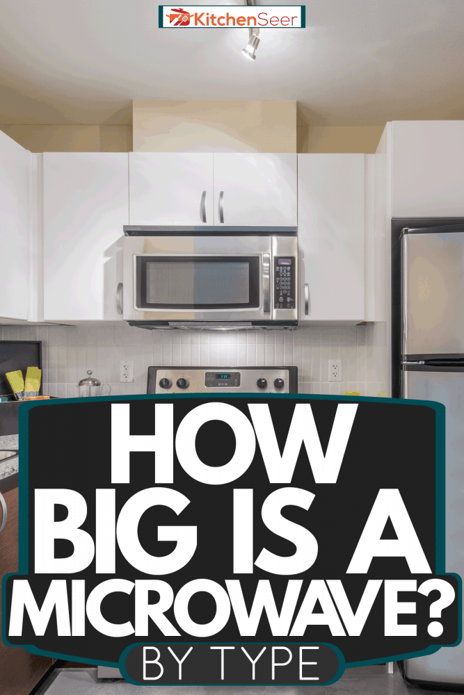 小现代厨房与橡木橱柜,白色漂浮雷电竞官网网址的橱柜,和一台微波炉的工作台面,微波炉有多大?(按类型)