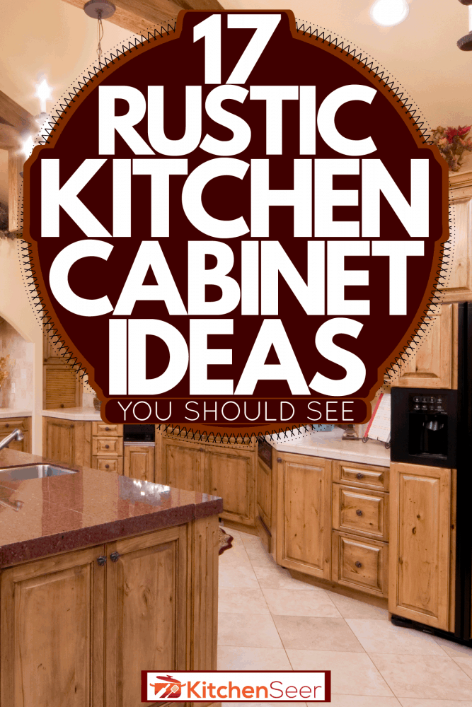 一个质朴的室内厨房，明亮的枝形吊灯和雷电竞官网网址橡木橱柜与裸露的天花板膜相匹配，17个你应该看到的质朴厨房橱柜的想法