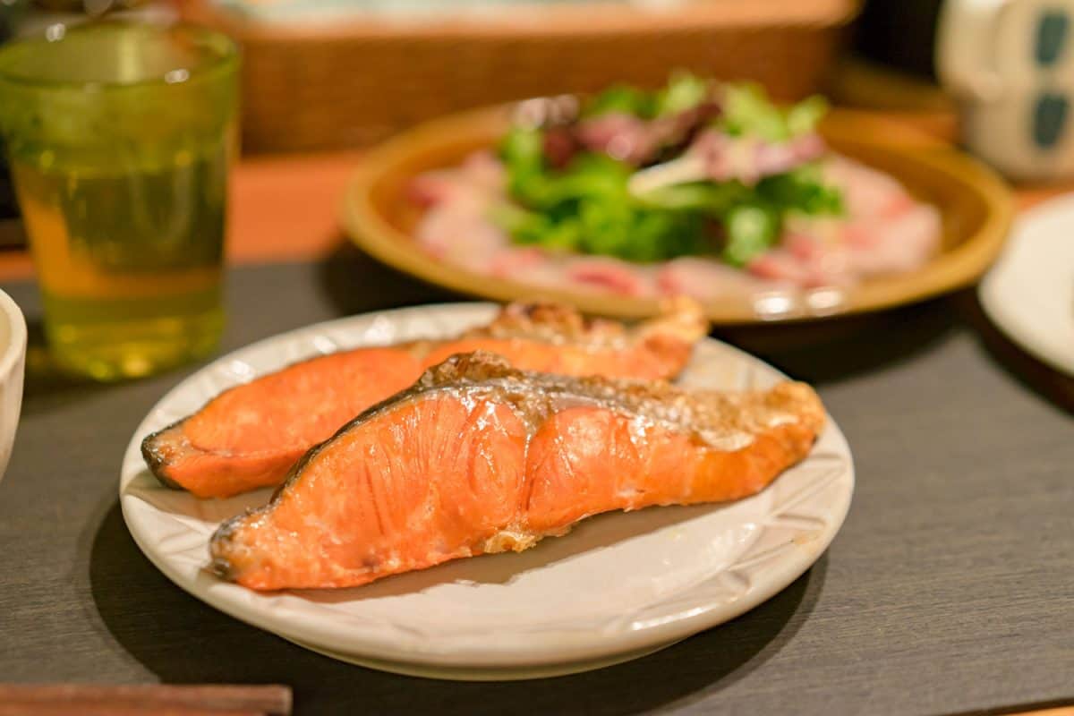 美味的烤鲑鱼片