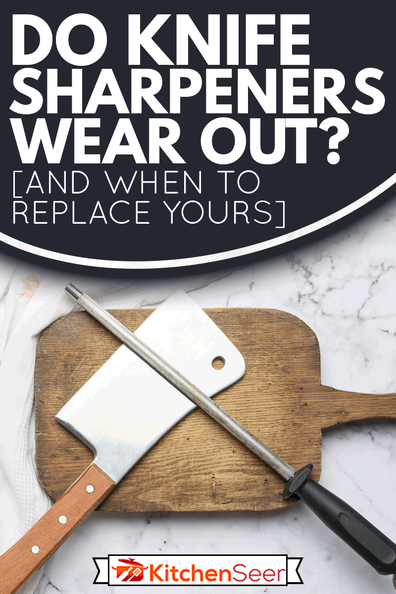 刀和旧铁制磨刀刀柄在白色背景上，磨刀器磨损吗?雷电竞官网网址[以及何时更换你的]