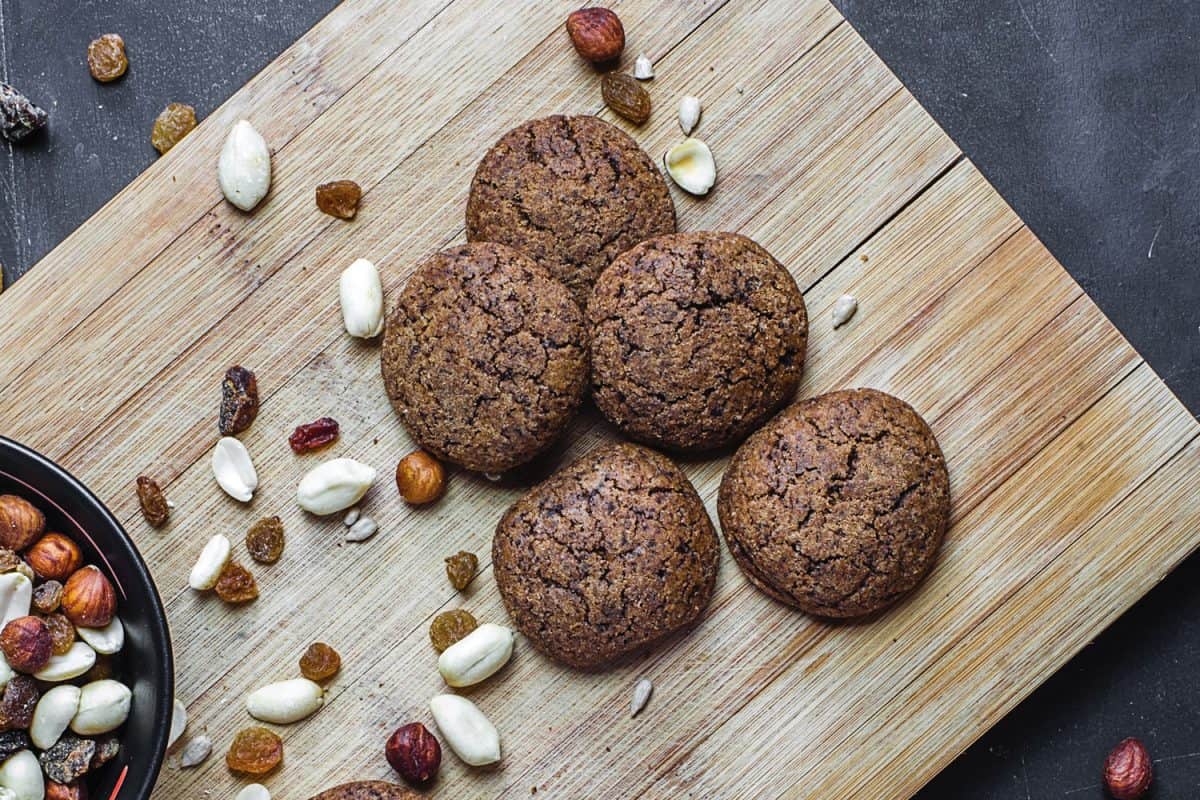 五件令人垂涎的杏仁巧克力切成段