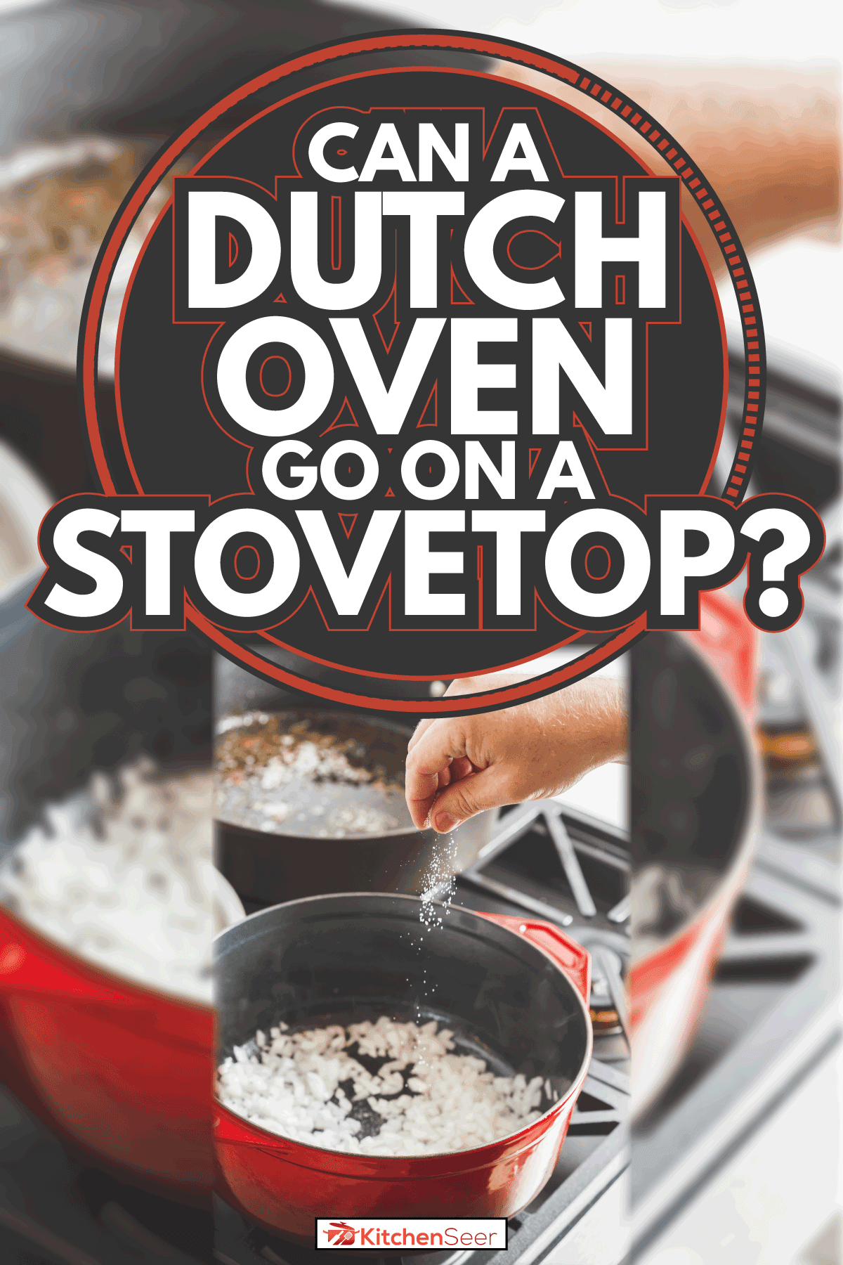 男人的手做饭的时候加盐白洋葱切碎的红铸铁法国烤箱。荷兰烤箱可以加热