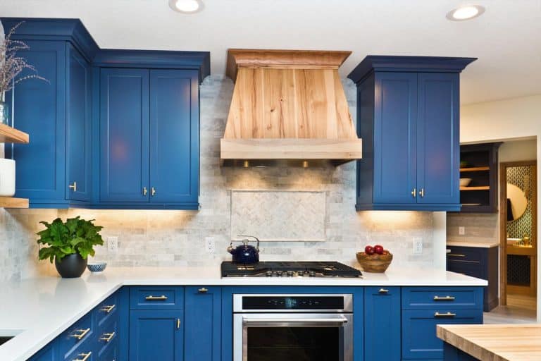 现代厨房装修改造为一个中心雷电竞官网网址岛,8种橱柜完成