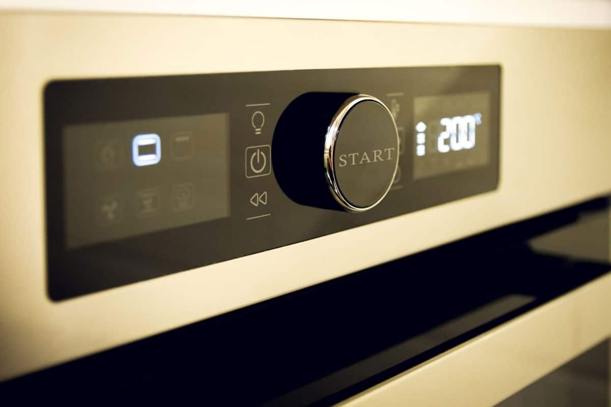 烤箱数字显示温度设定为200度