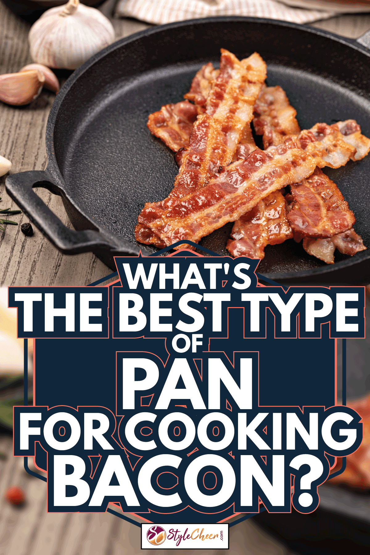 特写镜头脆片的热煎培根。什么是最好的类型的锅烹饪熏肉