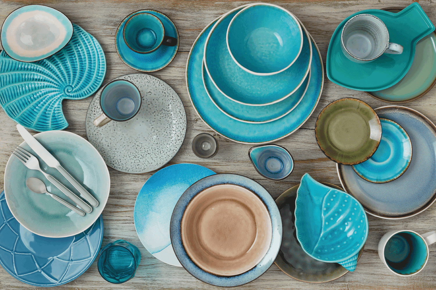 不同板块木材,陶瓷板与光滑的玻璃表面