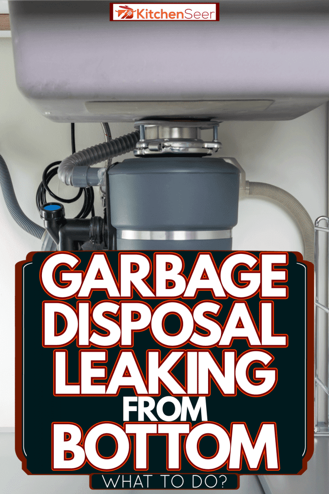 在水槽下拍摄的现代垃圾处理机的照片，垃圾处理机从底部泄漏-怎么办?