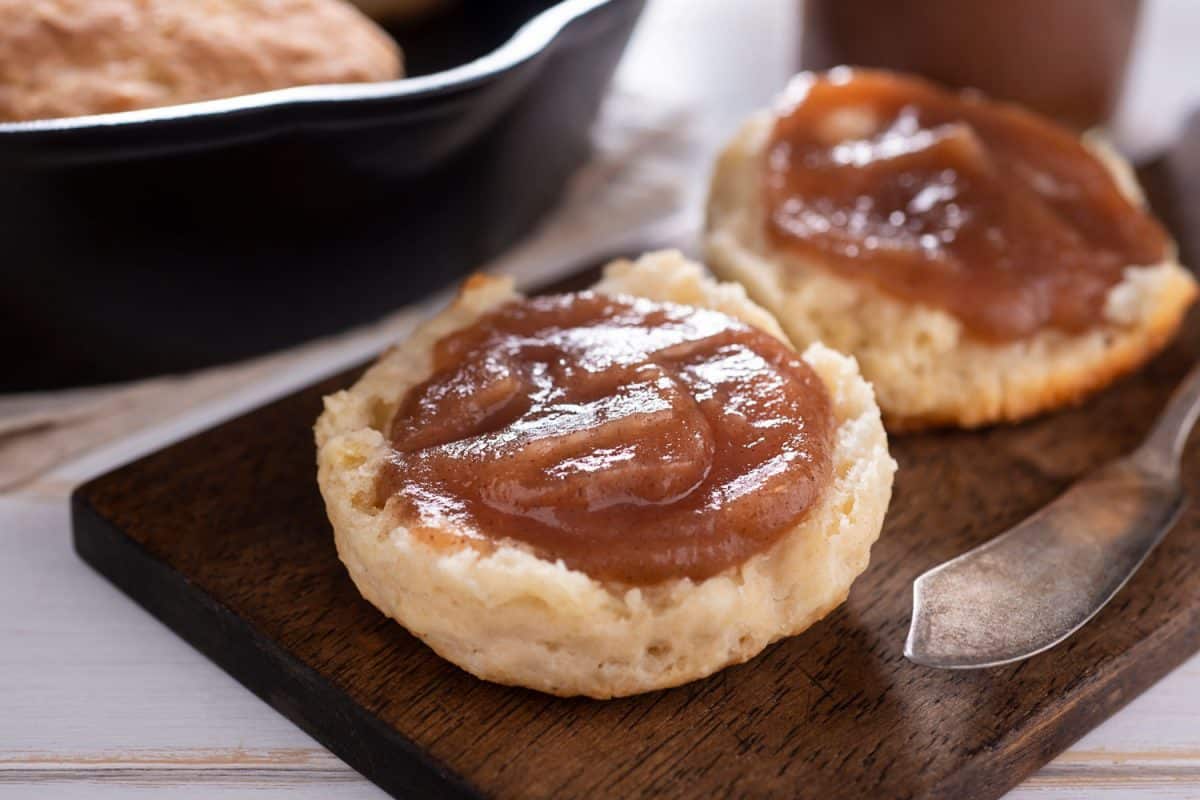 自制苹果与铸铁煎锅黄油饼干