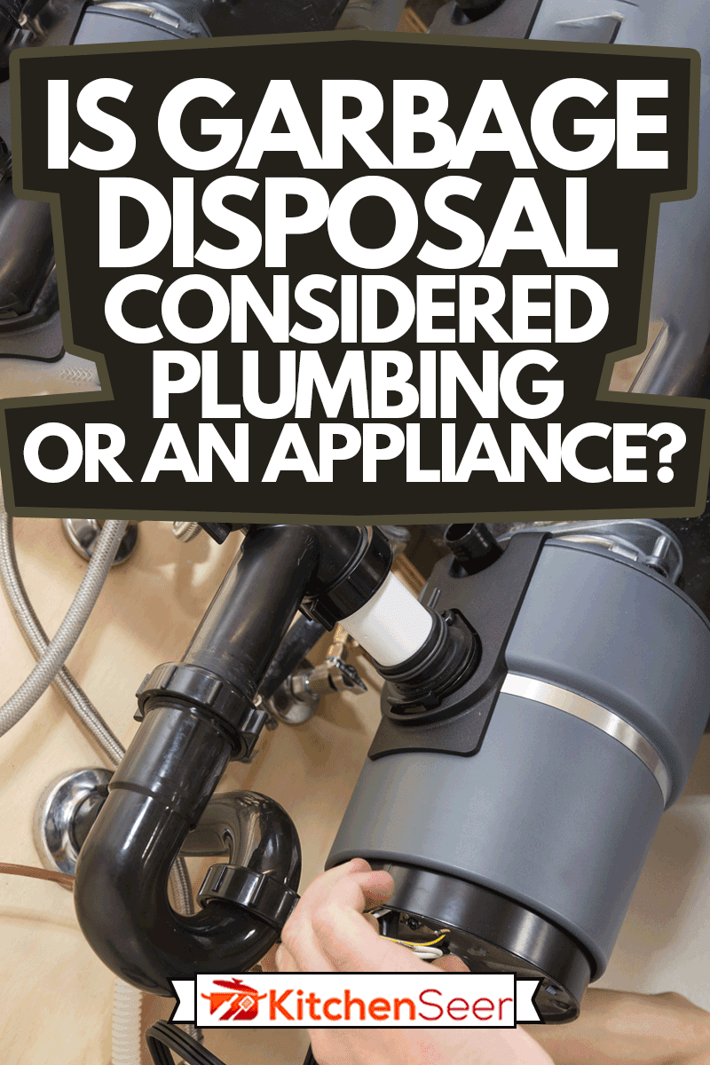 男人在家里安装垃圾处理器，垃圾处理器被认为是管道还是器具?