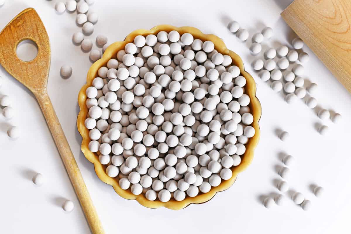 未成熟的酸球陶瓷饼模内