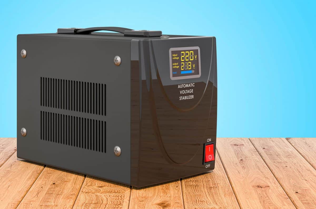 自动稳压器在木板上