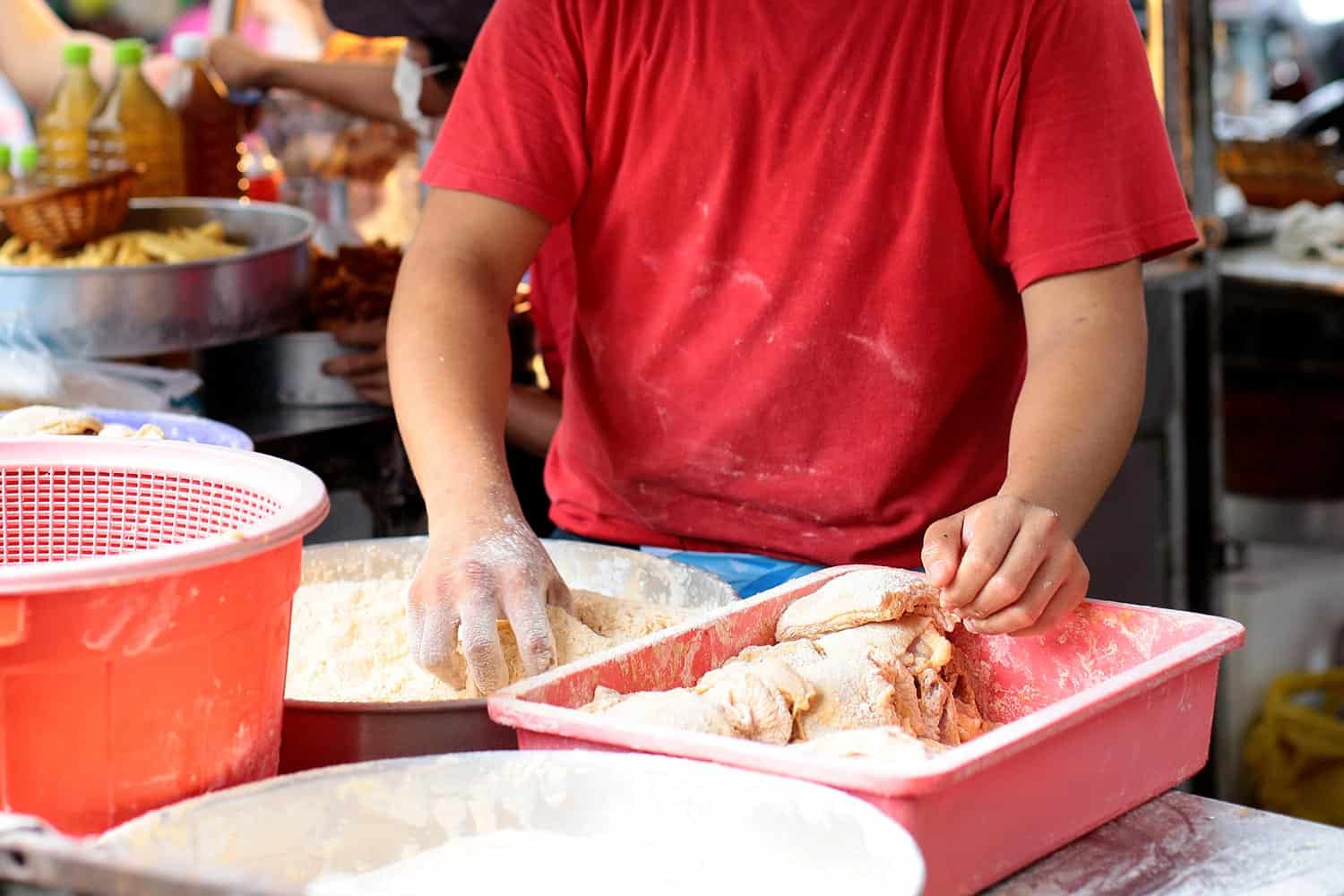 炸前拌面糊鸡腿