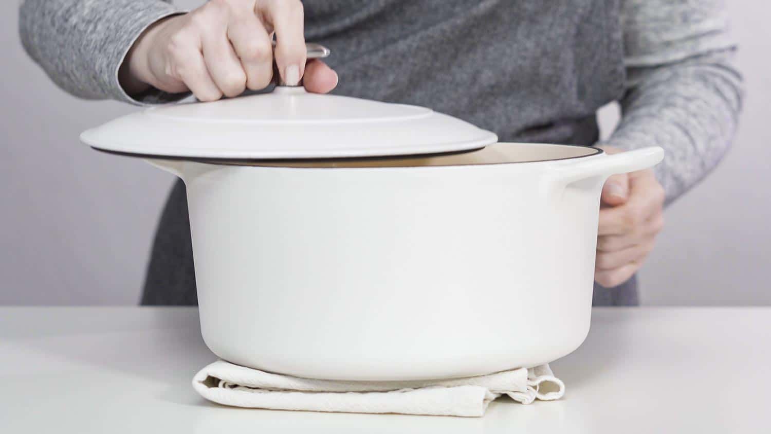 白色搪瓷铸铁覆盖荷兰烤箱